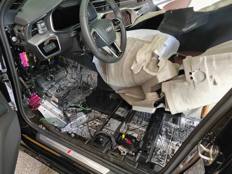 奥迪A6L底盘,四轮隔音升级俄罗斯STP小*弹炸**CSH,怀化汽车隔音