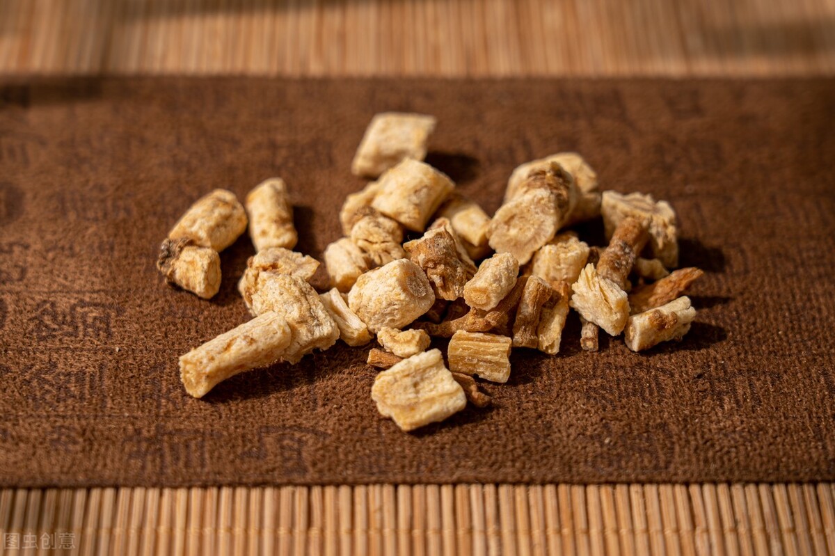 遗精四年，源起相火过旺，肾气亏虚，欲止遗，先止心