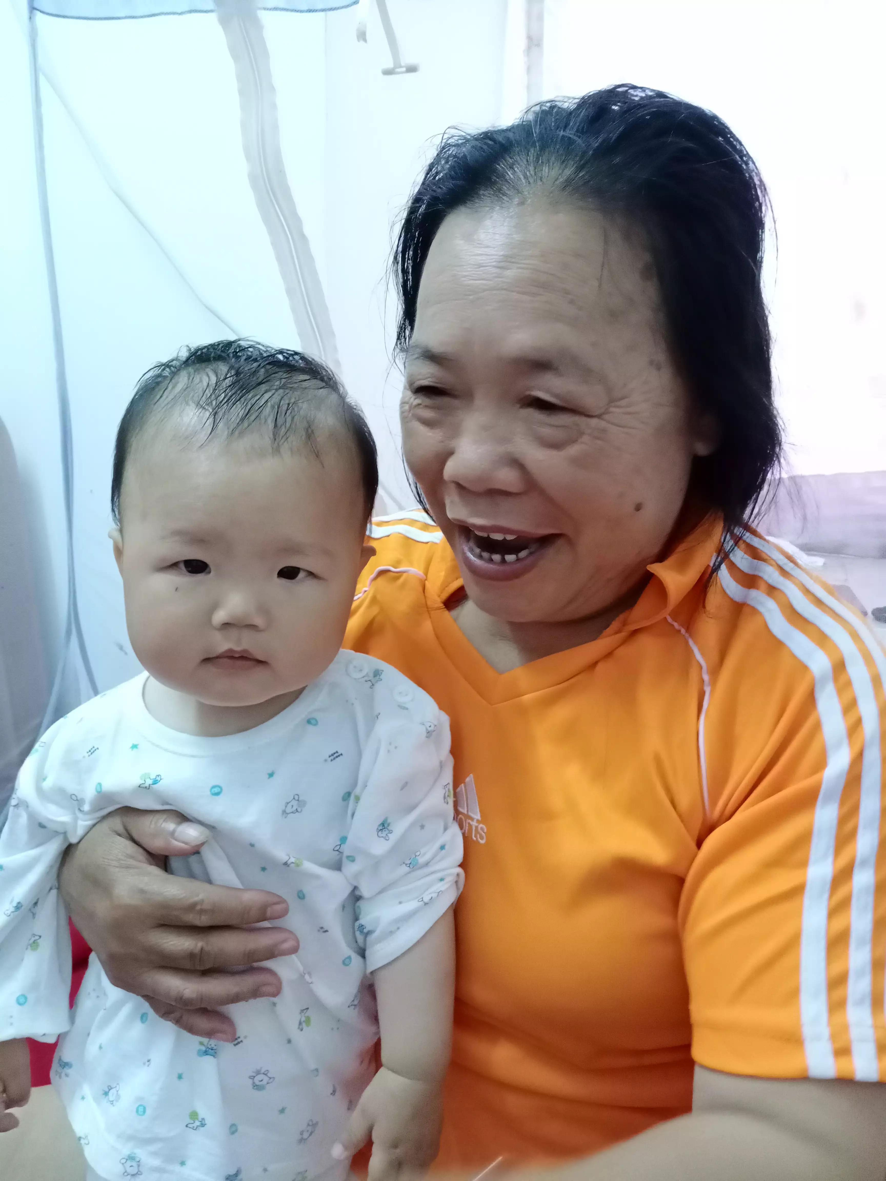 母亲节带妈妈买衣服送去的图片,母亲节带老妈买衣服