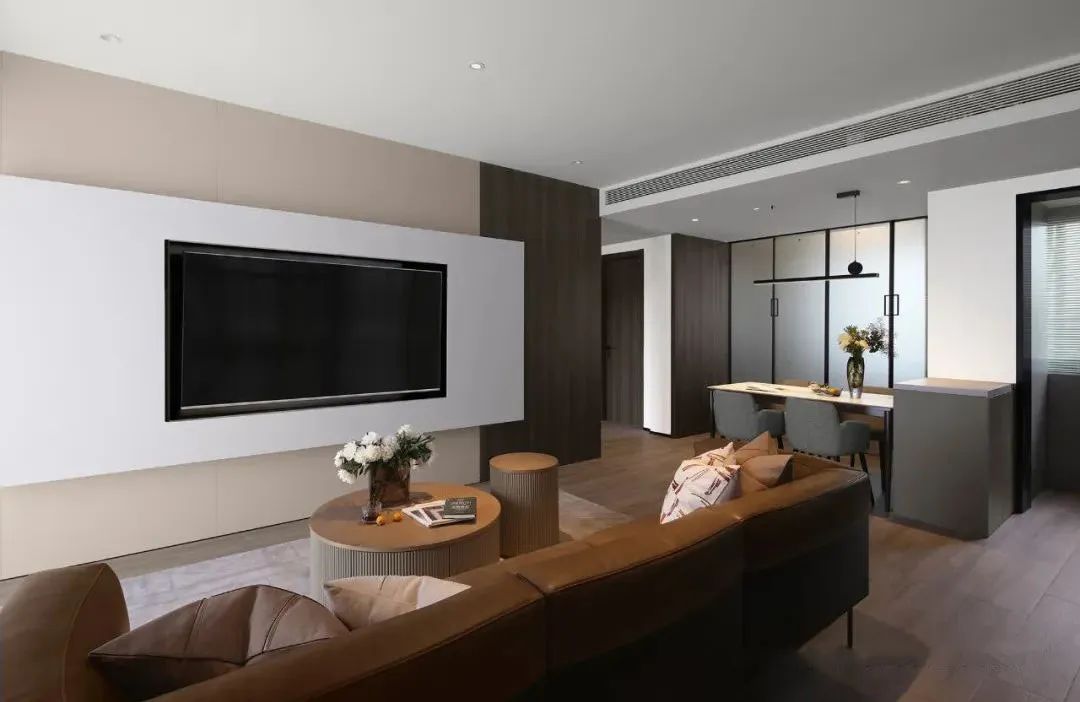 卧室暗色背景墙木饰面,木饰面装修暗色房间搭配效果