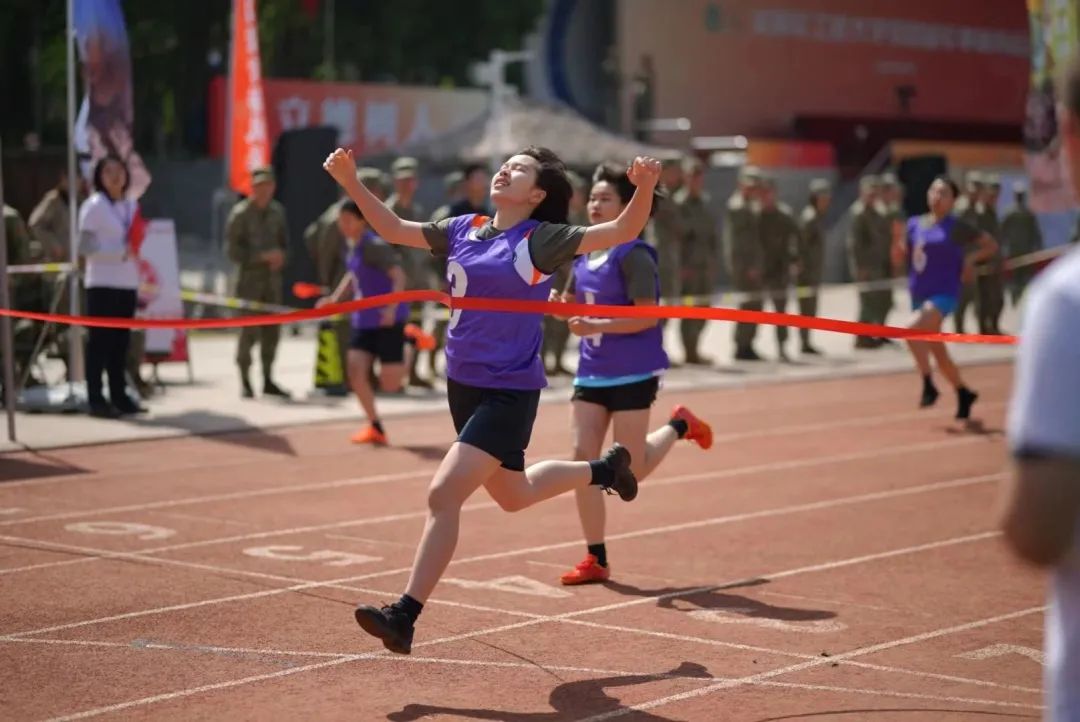 姝﹁瓒婇噹璐熼噸闀胯窇,姝﹁瓒婇噹杩愬姩