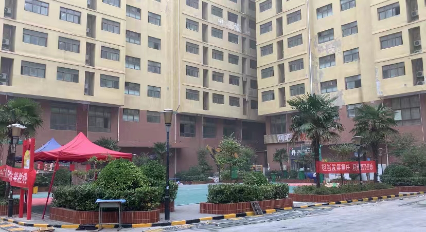 郑州富士康完成宿舍升级空调,富士康郑州园区宿舍翻新