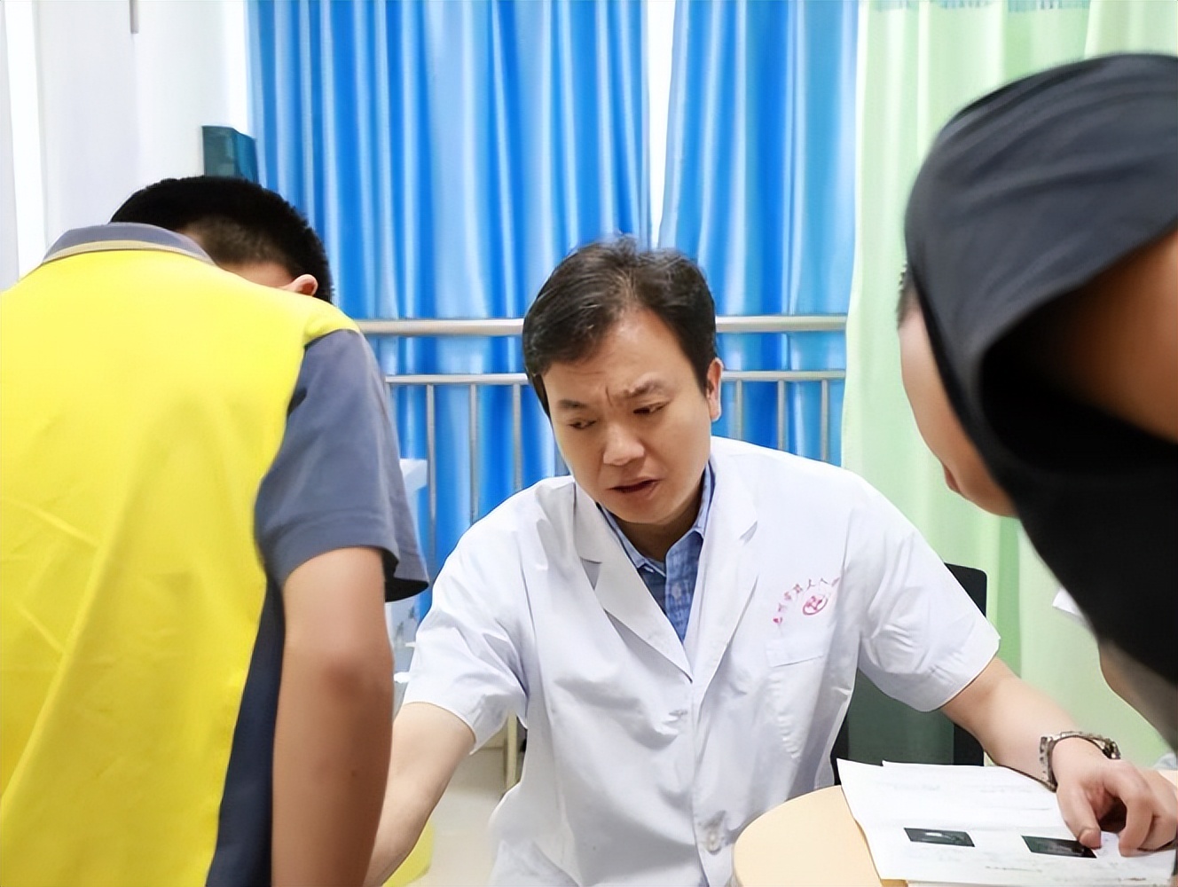 男性短裤老是湿湿的有异味,男性全身感觉潮湿什么情况