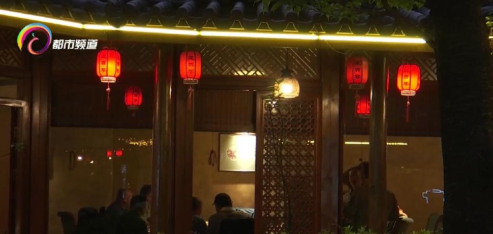 茶花鸡、秘制烤鱼、香辣猪蹄，昆明这家宾馆搞起特色烧烤，满满烟火气