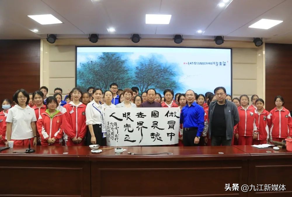 创文明校园树文明新风视频,创建文明城市文明学校