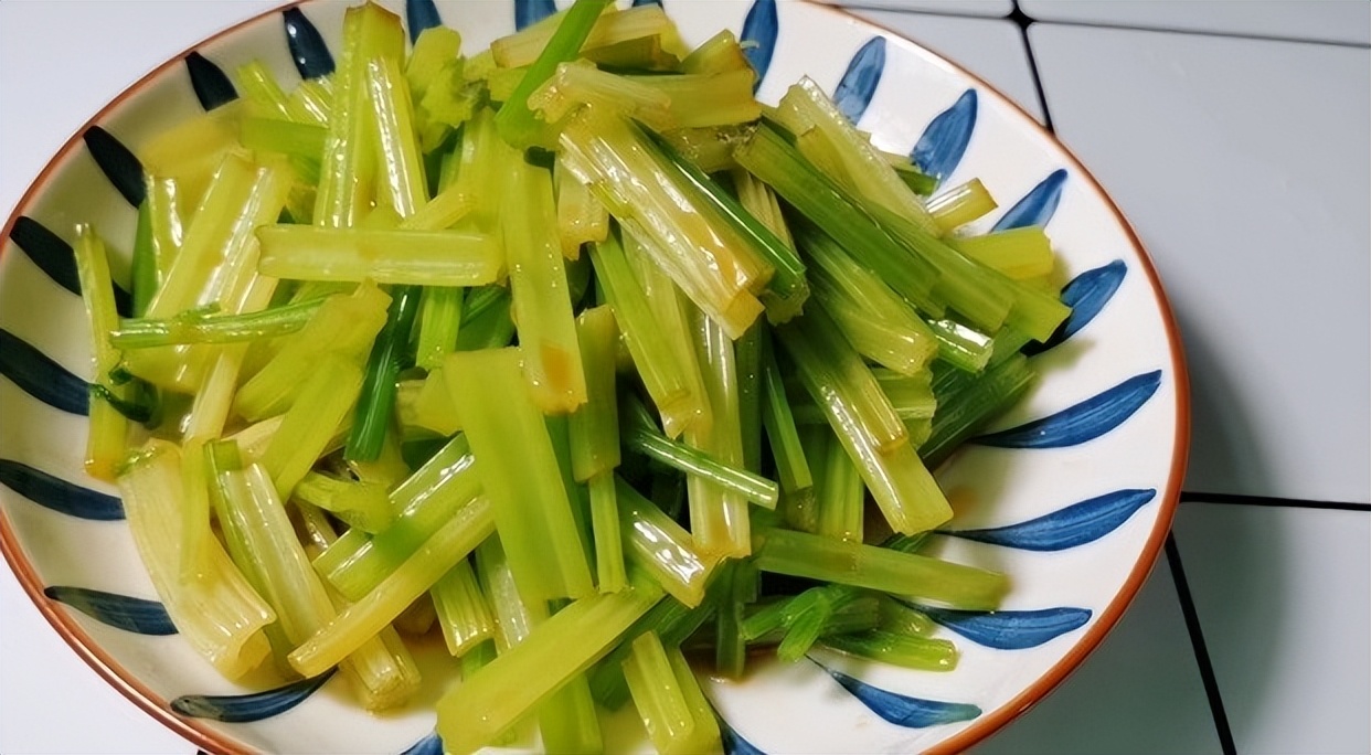 老年人肝火旺睡眠不好怎么调理,中老年人肝火重多吃这十种菜