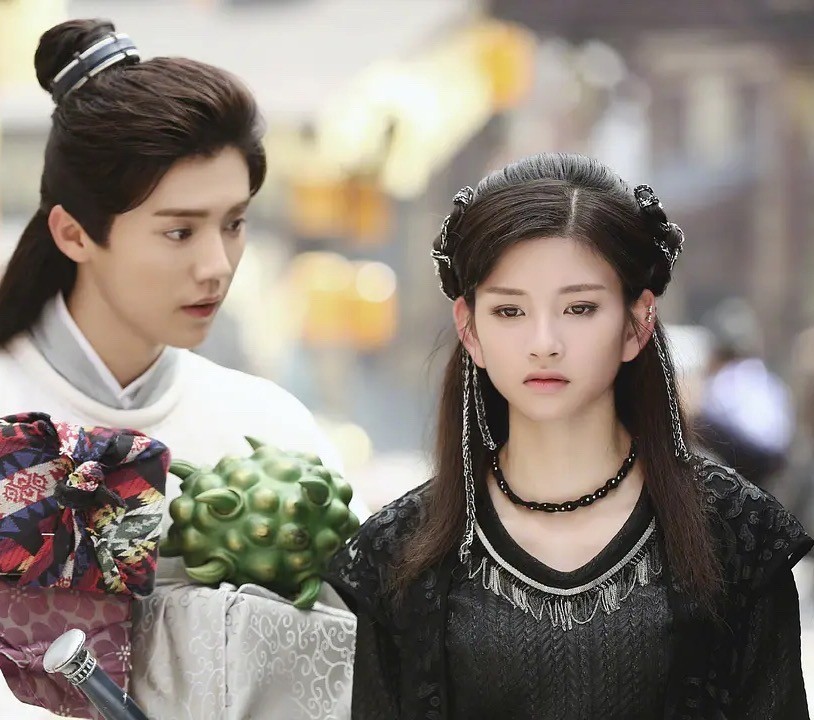 林思意炫耀和赵丽颖合作,林思意赵丽颖张可盈