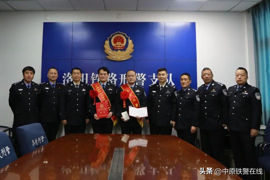 送去慰问品看望民警,送温暖慰问警察