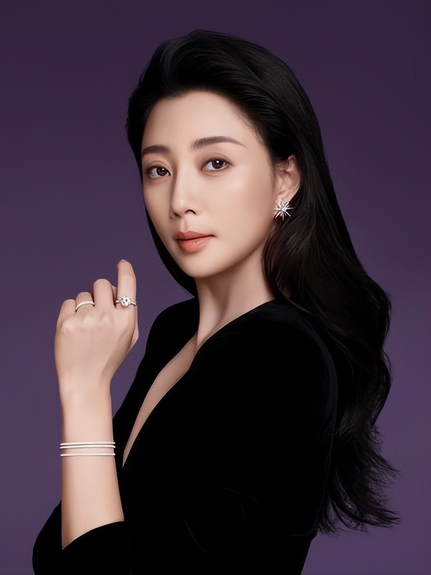 周生生殷桃同款钻之颂一套多少钱 (周生生殷桃代言钻戒)