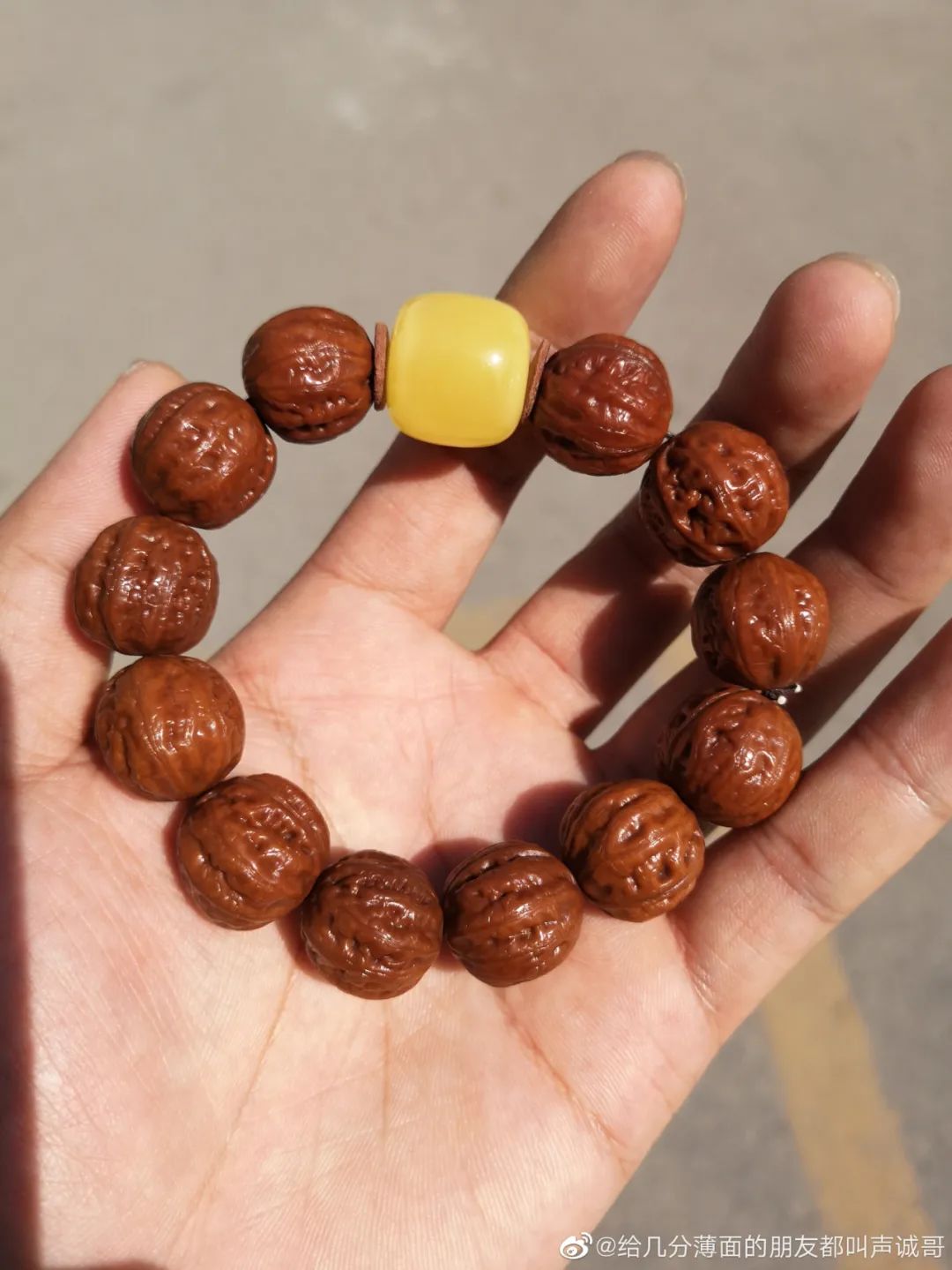 盘了10年的文玩核桃可以卖多少钱,盘了两年的核桃能卖啥价格