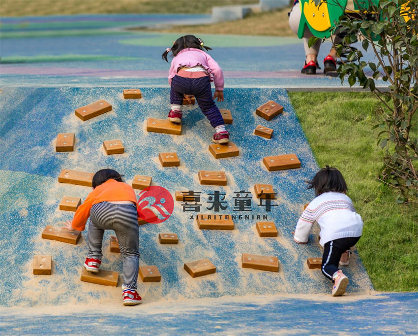 游乐场设备一平多少钱,大型游乐场游乐设备供货费用