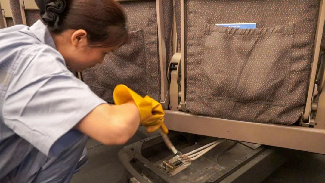 高铁干净整洁视频,为什么高铁那么舒适