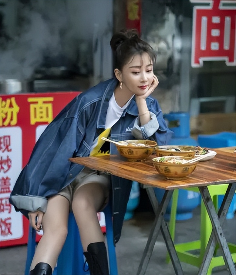 殷桃年轻时颜值巅峰,殷桃回眸一笑百媚生