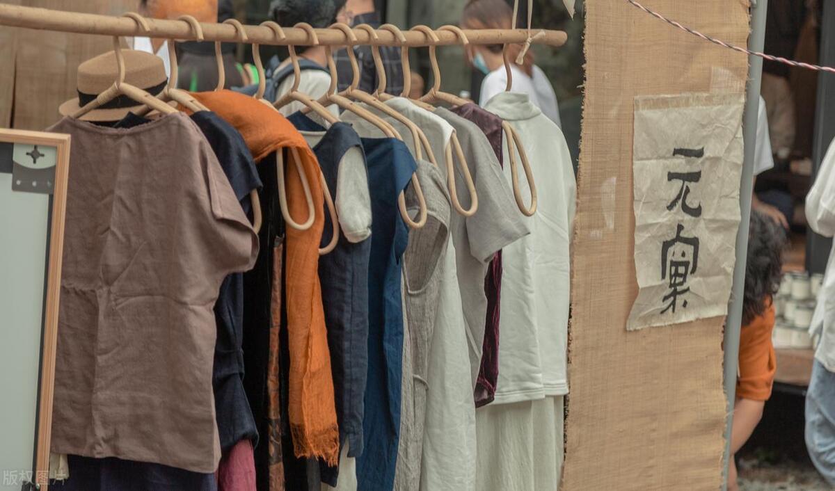 不穿的旧衣服怎么废物利用,家里不穿的旧衣服如何处理