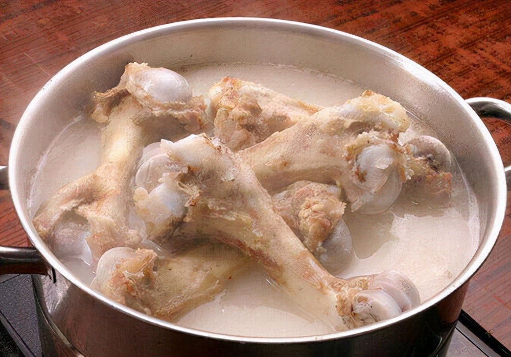 宠物狗一般几个月来姨妈,宠物狗来姨妈了能洗澡吗