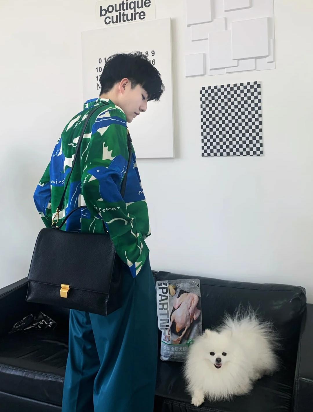 黄黑皮穿黄色衣服显白还是显黑,黄黑皮男人怎么穿才能显白