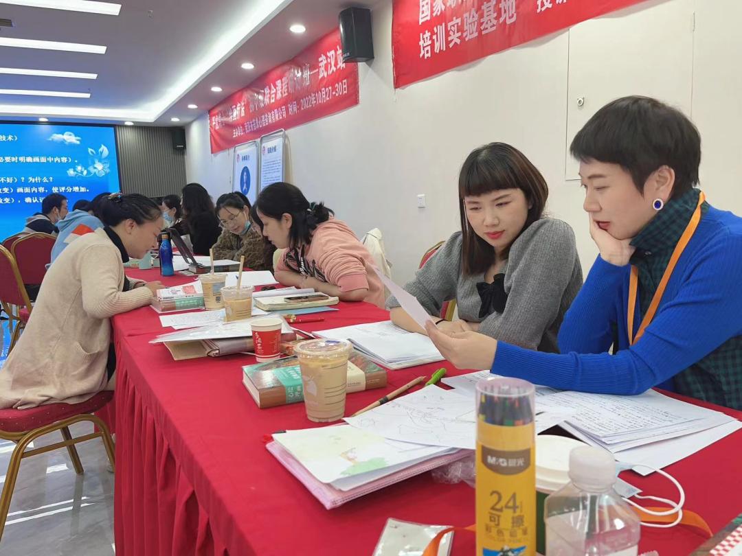 严虎博士“绘画疗法”初中级课程培训(武汉班)圆满结束