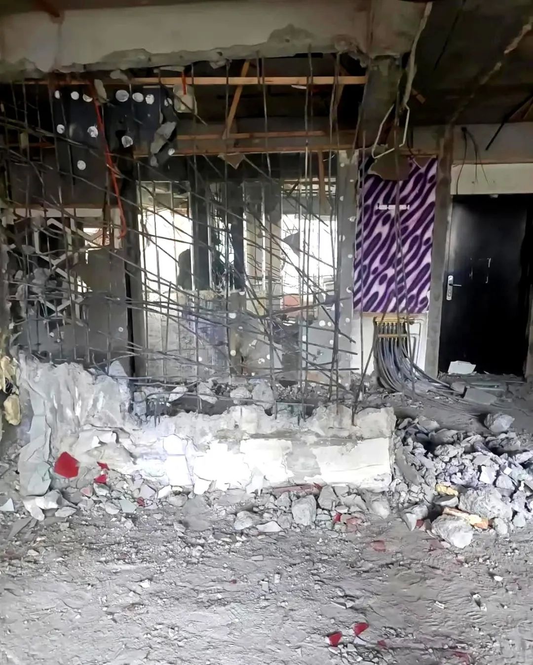 哈尔滨承重墙事件会面临什么处罚,哈尔滨拆承重墙事件物业有责任吗