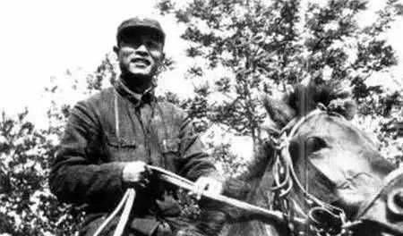 他被誉为“南阳第一刀”，一人砍翻10个鬼子，被偷袭身中10枪牺牲