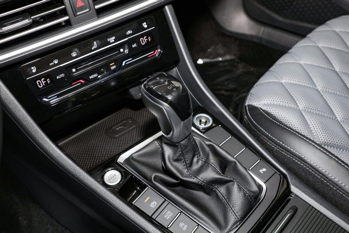 别克君威能跑赢凌渡吗,别克君威跟大众速腾凌渡