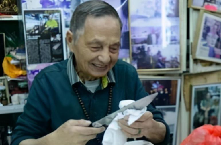 香港刀王陈当华完整版,香港磨刀王陈当华磨刀全过程