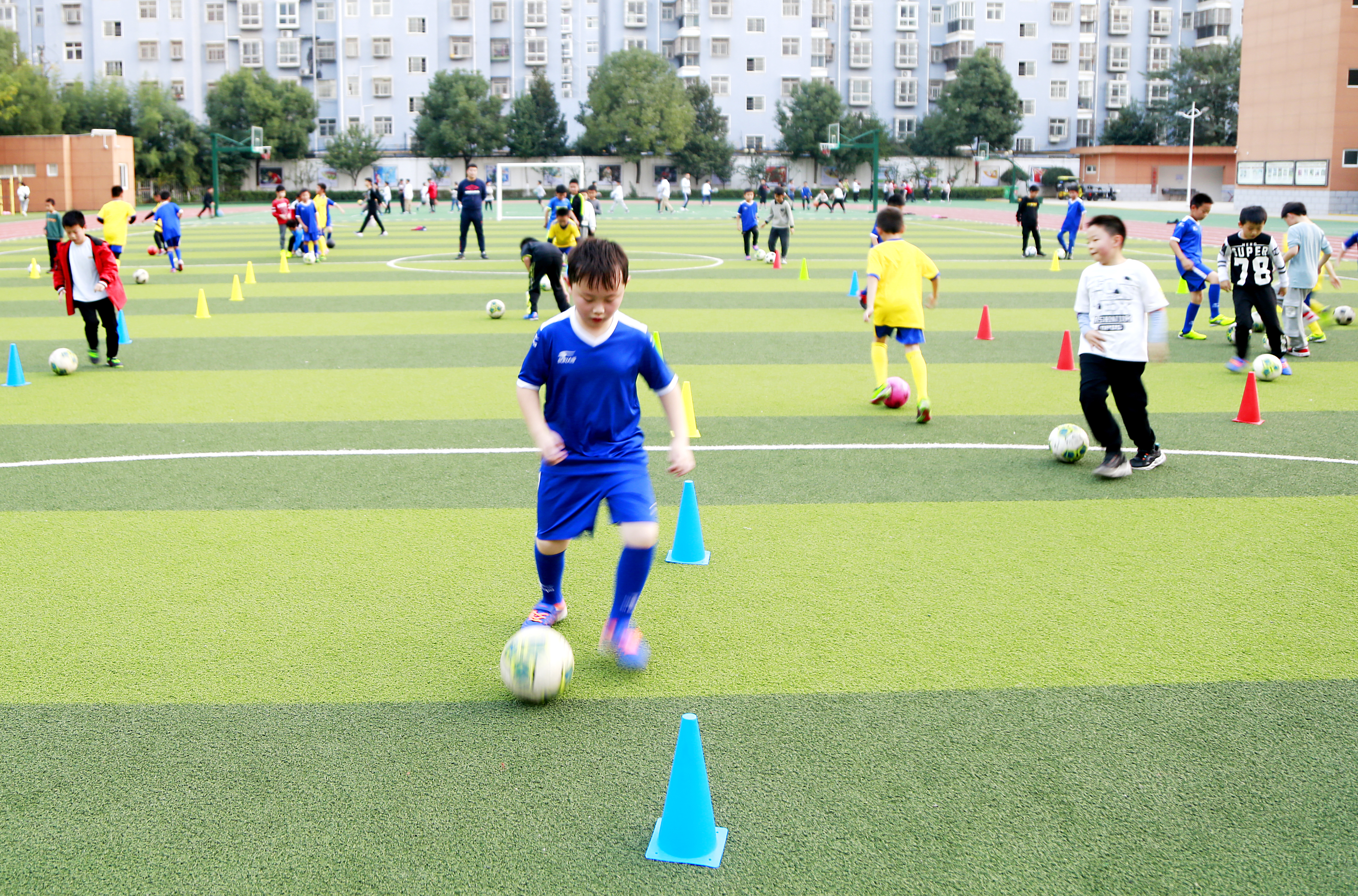 让校园成为师生幸福成长的乐园,让学校成为孩子幸福的乐园