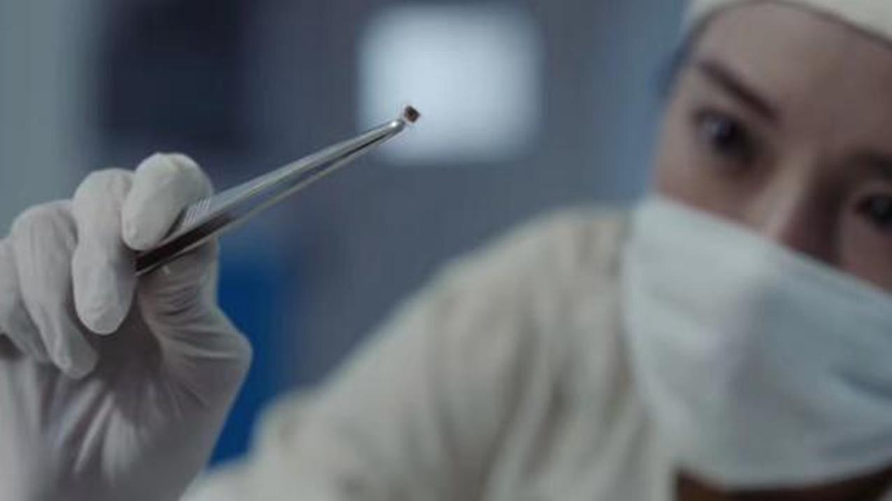 男子被烧伤医生拿来10万条虫,21岁小伙被严重烧伤