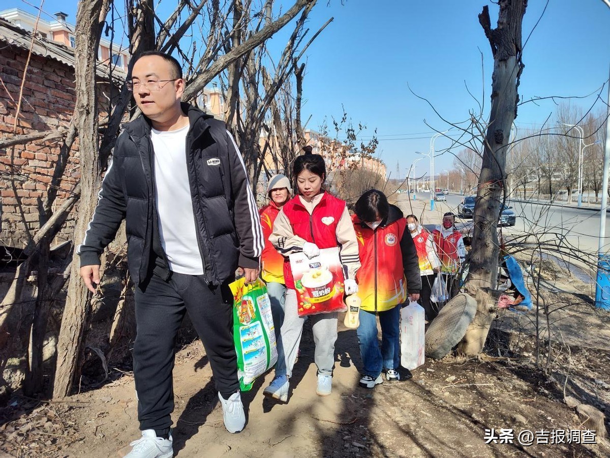 传承雷锋精神社区慈善公益行,木塔乡开展学雷锋日志愿服务活动
