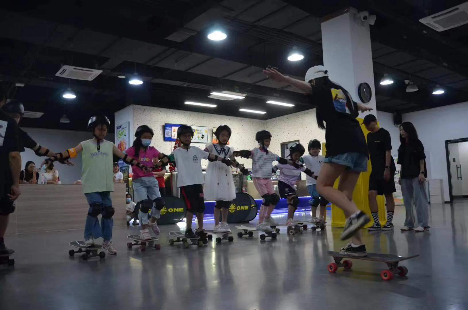 布吉东方半岛社区联合青创社区·承翰站开展体育公益活动