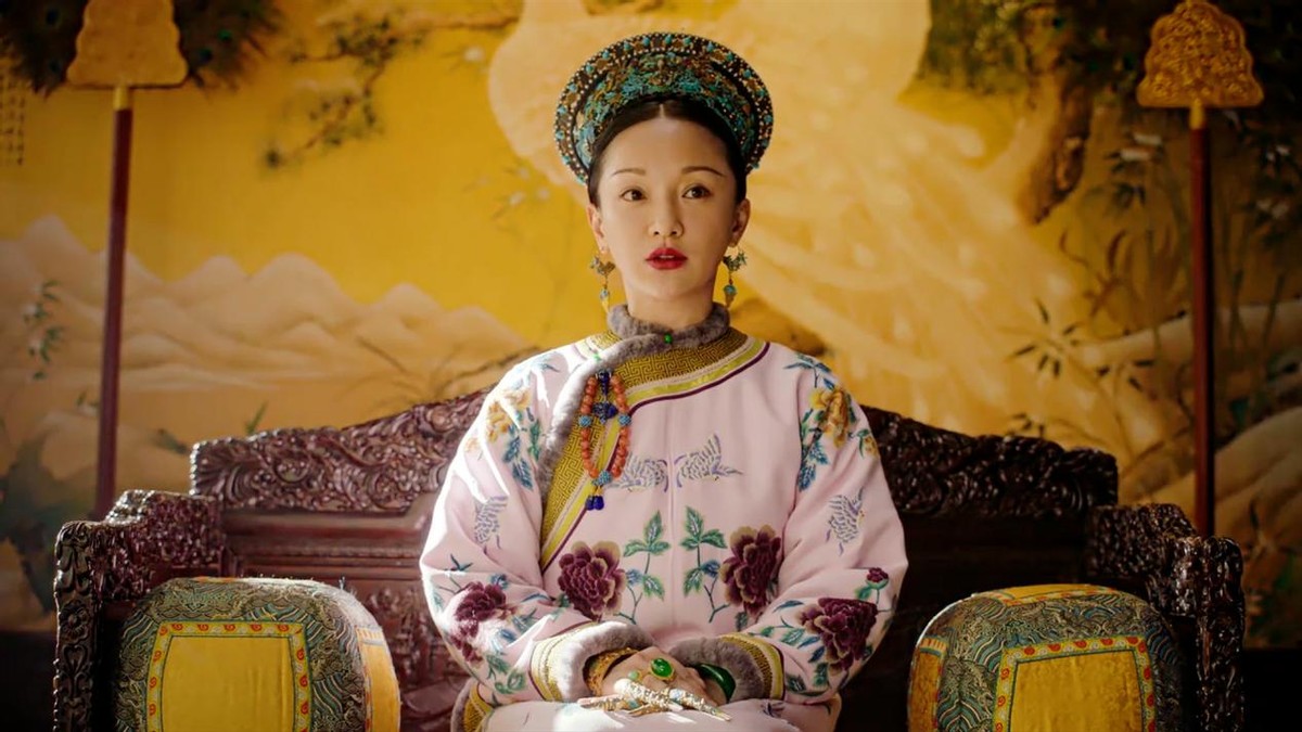 如懿传如懿断发后把画像烧了,如懿剪掉画像