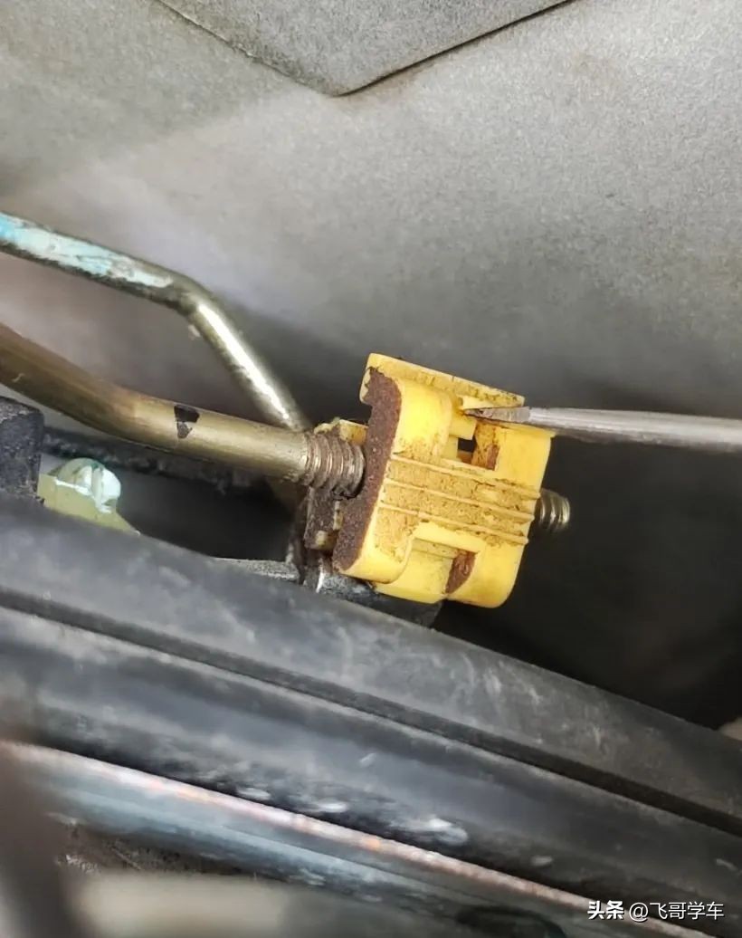 别克凯越车门锁异响和跳动,凯越锁车或者开锁反复跳动
