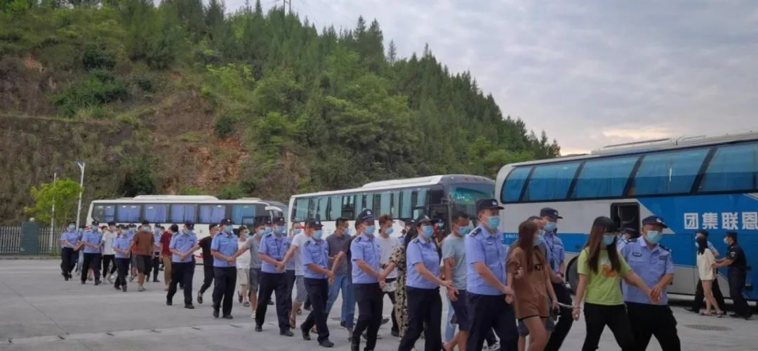 重庆警方通报一起刑案,重庆法院2021年度十大典型案件