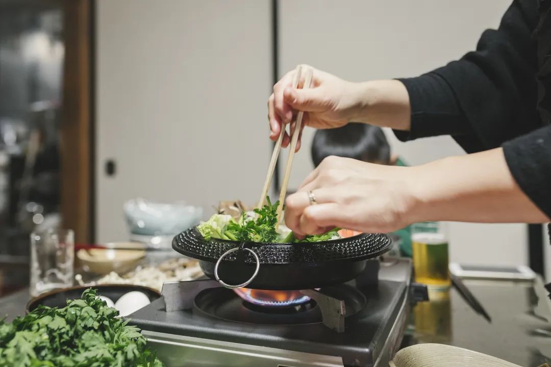 县城消费提高,经济下行为什么小镇青年消费高