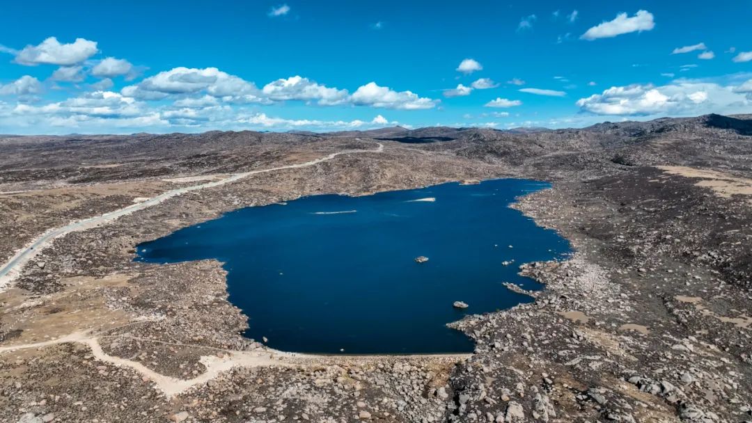 占地45亩的标准足球场馆,116公顷几个足球场