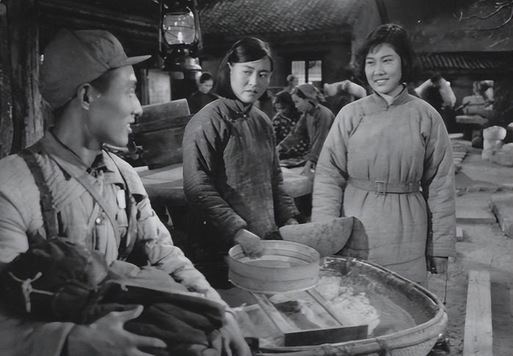 八位健在的老演员,18位已故的老演员有哪些