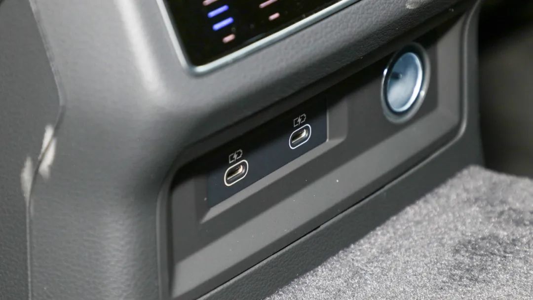 奥迪a6l怎样装全包围坐垫,奥迪a6l2023款后排坐垫