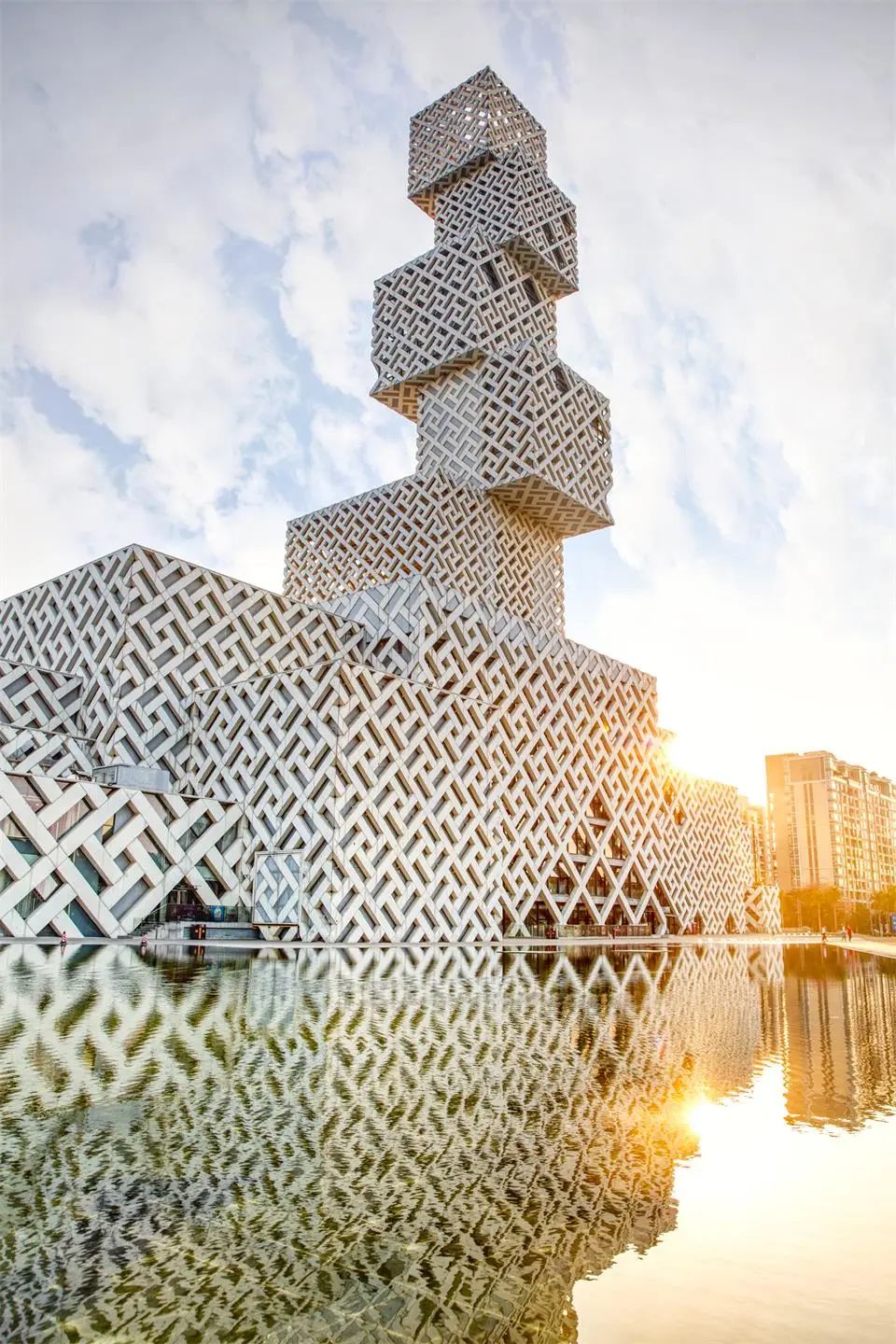 佛山和东莞哪个在广东排第3,佛山和东莞哪一个强