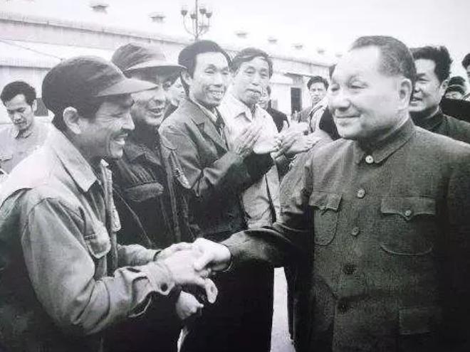 1985年裁军，昆明军区被撤，司令员张铚秀大感意外，政委：怎么办