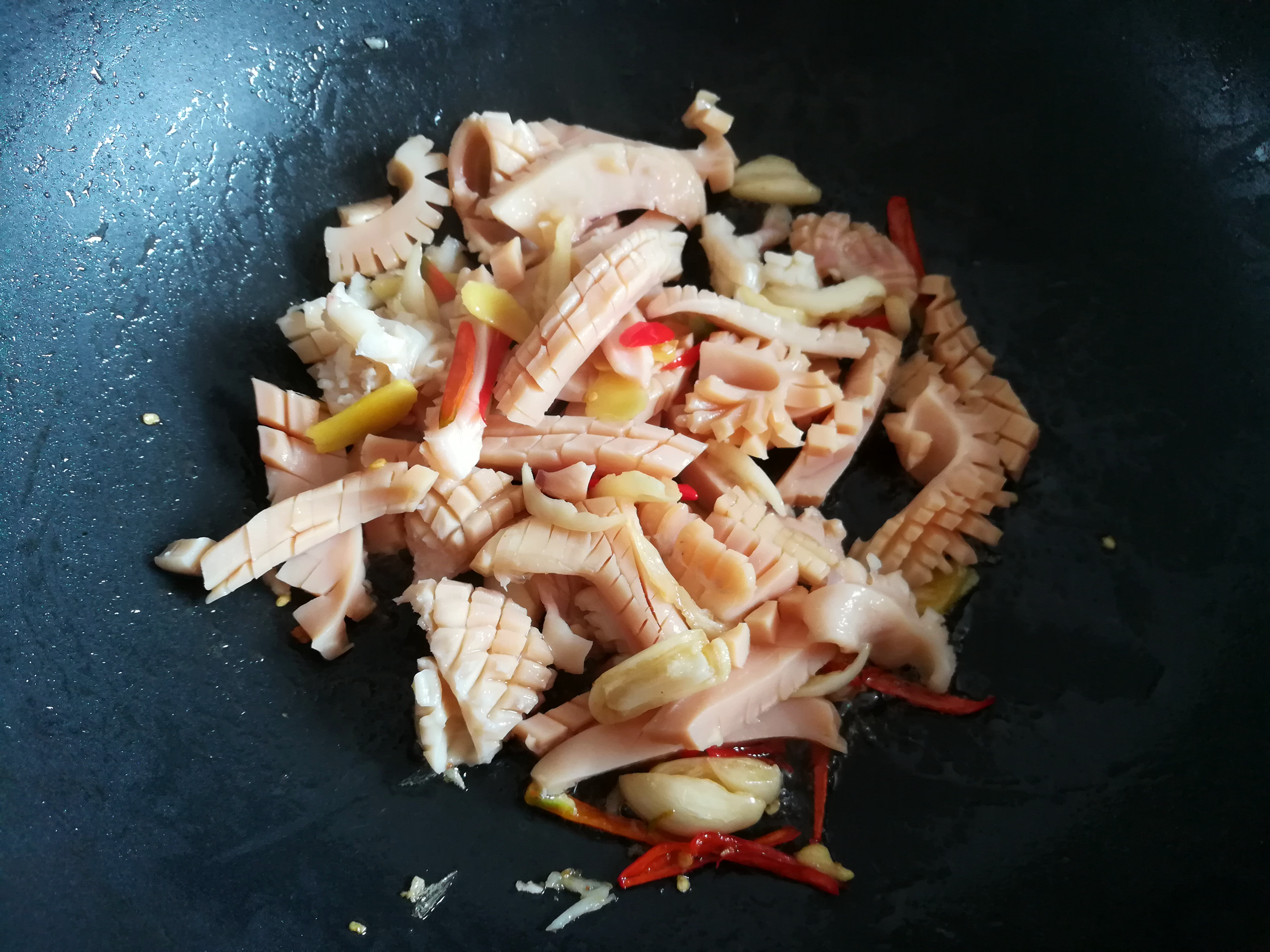 墨鱼是白灼好吃还是红烧好吃,墨鱼炒什么比较好吃