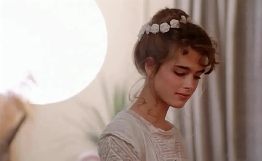 10岁全裸出镜，20岁声称自己仍是处女，“美国舒淇”的裸照风波