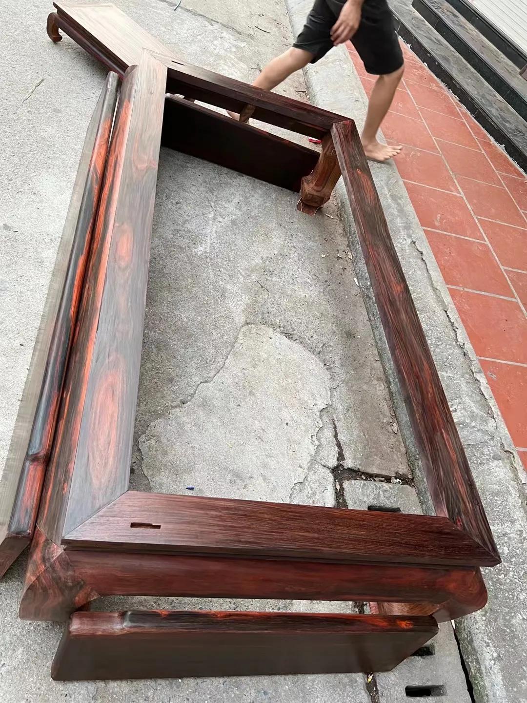 广州大红酸枝交趾黄檀雕花罗汉床,大红酸枝精品全独板罗汉床