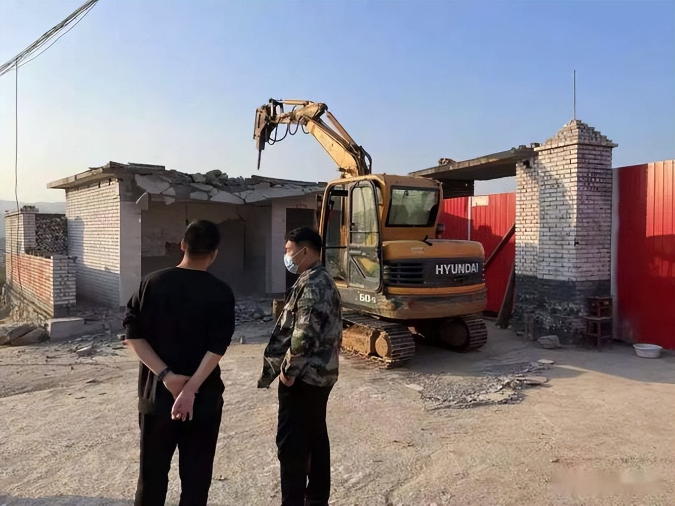 农村土房拆除重建的有关政策,建设新农村一定要拆旧房子吗