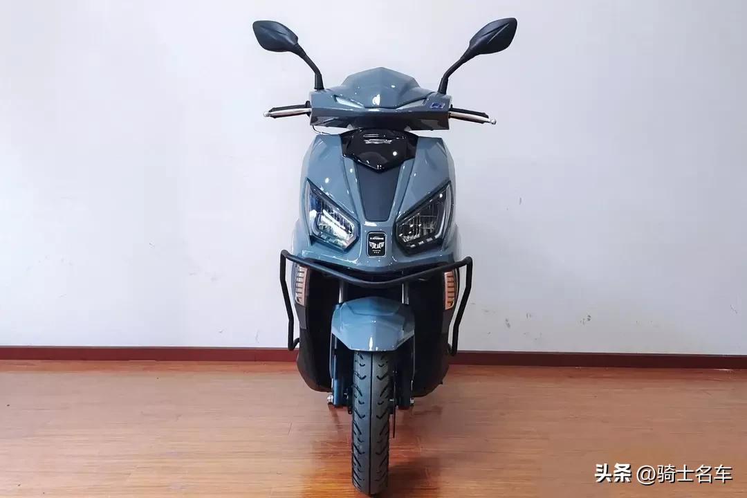 建设UFR全新踏板车，时尚、动感、售价为7680元