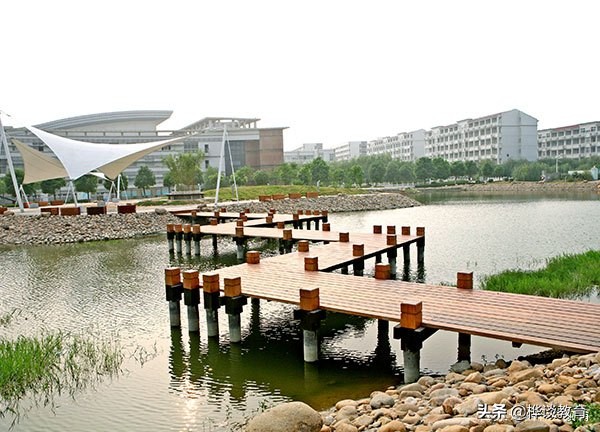 南京这2所双非院校，就业不输某些211大学！文科生更适合报考