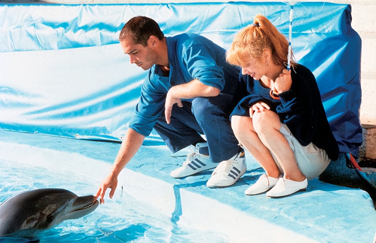 夏日度假季，以电影中的穿搭为模板，把自己想象成女主角
