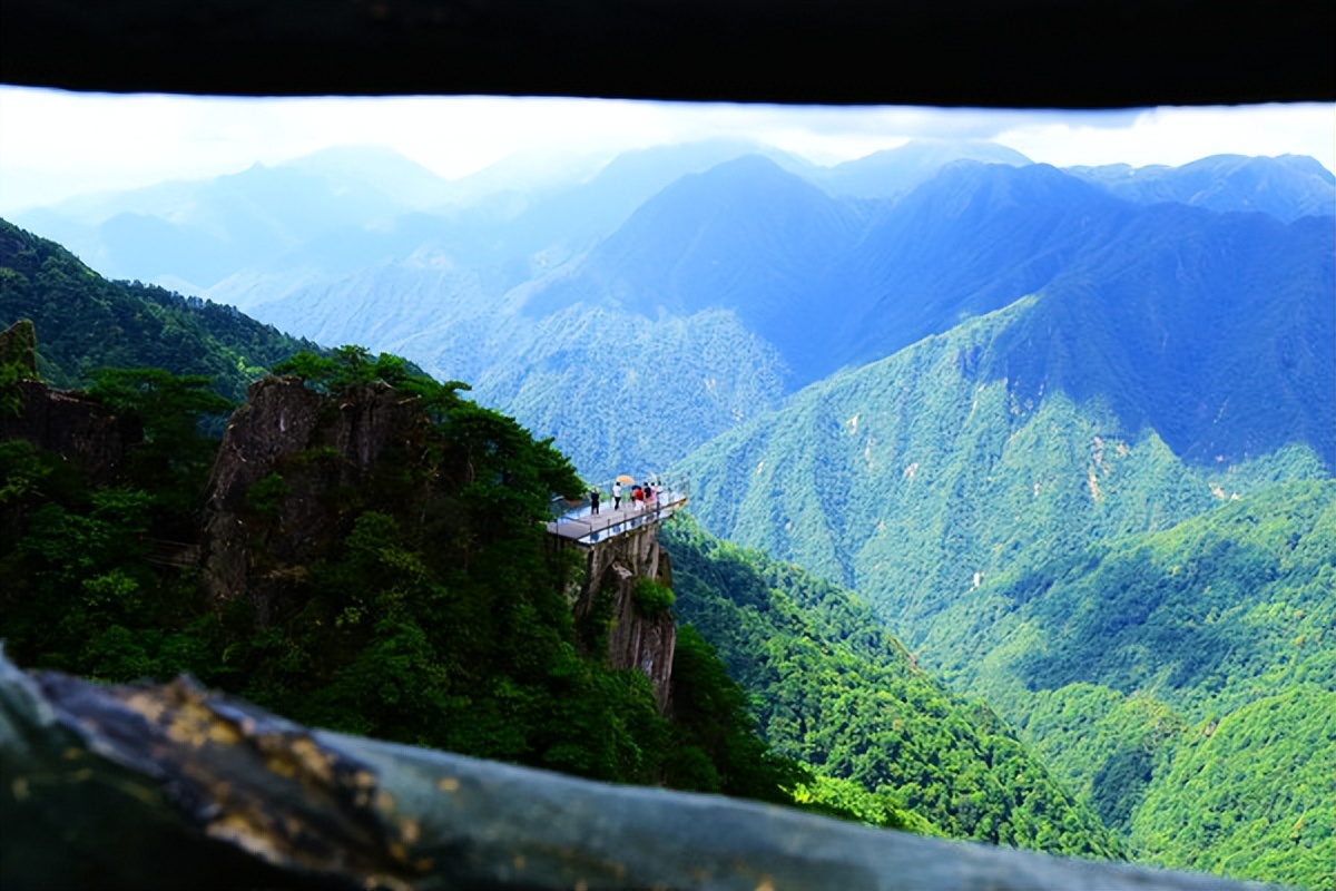 羊狮慕与张家界哪个好,江西明月山和羊狮慕哪个更值得去