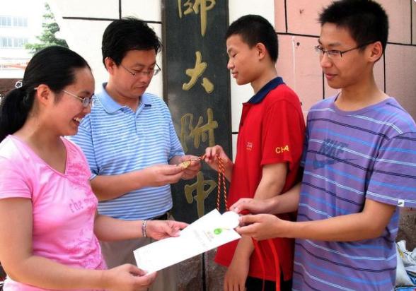 国际数学奥赛中国队夺金视频,全球数学竞赛韦东奕为什么没参加