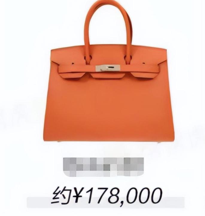 51岁侯勇携小娇妻出游好风光,54岁侯勇与三婚娇妻逛街