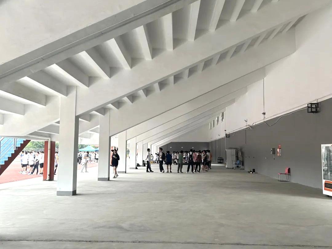 学校体育设施现状,上新学校好吗