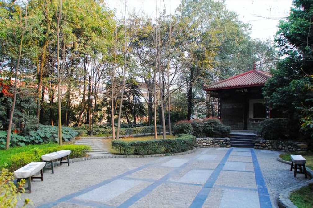 重德博学尚美笃行,重德博学勤勉尚美